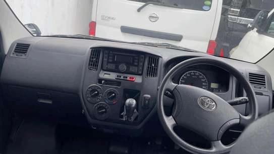 TOYOTA TOWN ACE GL 2018MODEL MANUAL image 8