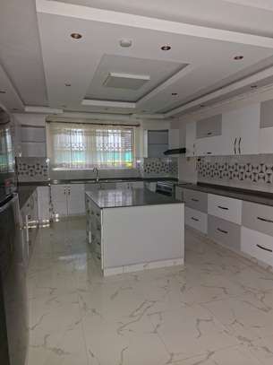 Lovely 5 BR House plus Sqs in Karen image 9