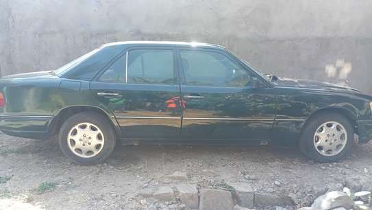 Mercedes Benz E-Class E220 Used image 2