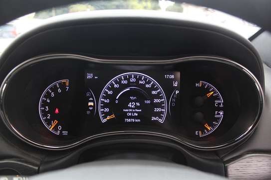 Jeep Grand Cherokee Black Leather Sunroof 2019 75,000 Kms image 6