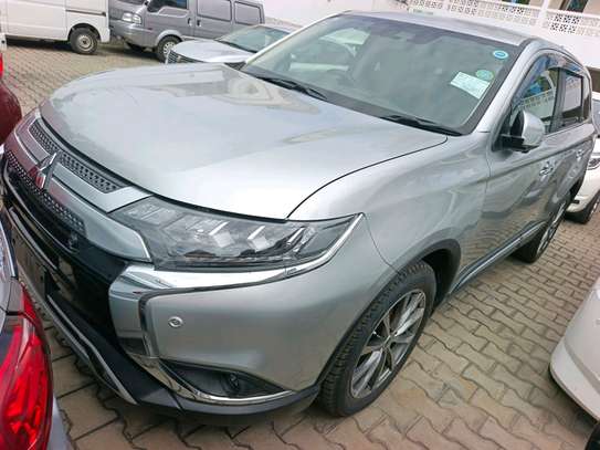 Mitsubishi Outlander 7seater image 2