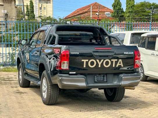 Toyota Hilux Double cabin Revo 2019 image 8