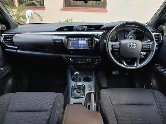 TOYOTA HILUX DOUBLE CABIN 2019MODEL image 11