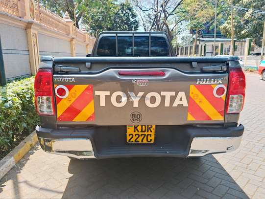 TOYOTA HILUX SINGLE CAB MANUAL LOCALLY ASSEMBLED DIFFOCK image 9