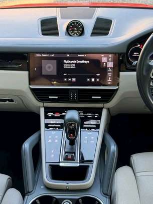 2019 Porsche cayenne coupe image 2