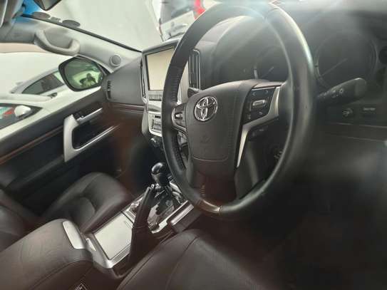 Toyota Land Cruiser ZX V8 sunroof black 2018 image 7