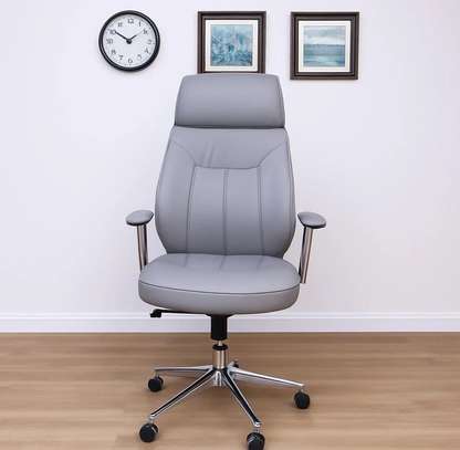 Executive Chairs : Directors Leather Executive Chair image 8