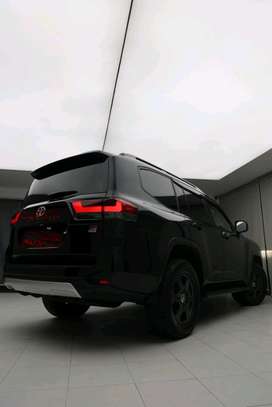 Land cruiser LC300 GR SPORTS image 9