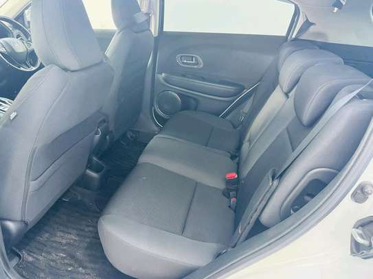 Toyota vezel white image 5