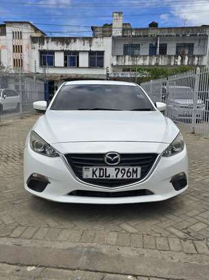 Mazda Axela image 5