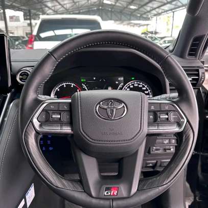 Toyota land cruiser LC300 GR Zx 2023 image 5