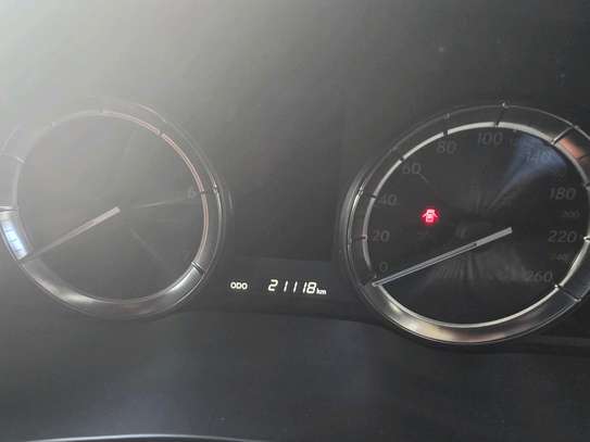 Lexus 570 image 9