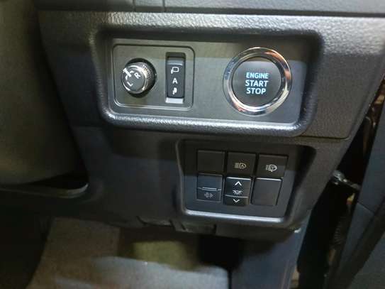 Toyota land cruiser Prado Diesel image 5