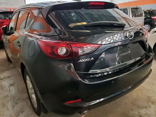 Mazda Axela image 2