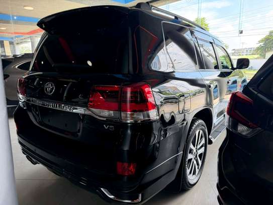 Toyota land cruiser ZX image 3