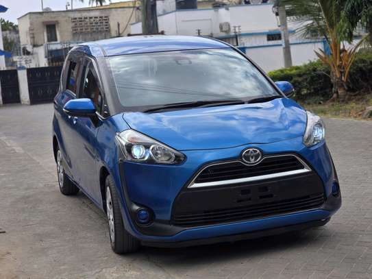 Toyota Sienta Blue 2018 2wd image 2