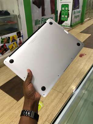 MacBook Air 13 Core i7 @ 32,999 image 4