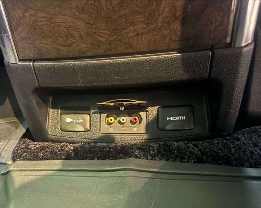 Toyota Vellfire Executive Lounge image 10