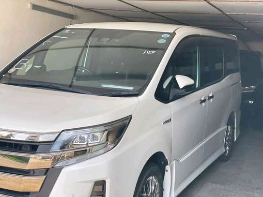 TOYOTA NOAH WXB HYBRID 2019MODEL image 3