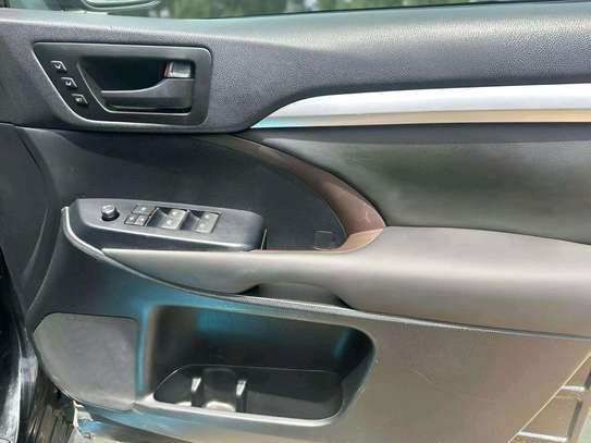 Toyota kluger newshape image 8