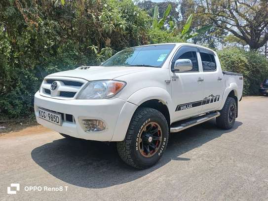 TOYOTA HILUX DOUBLE CAB MANUAL 4WD OPTIONAL DIESEL image 6