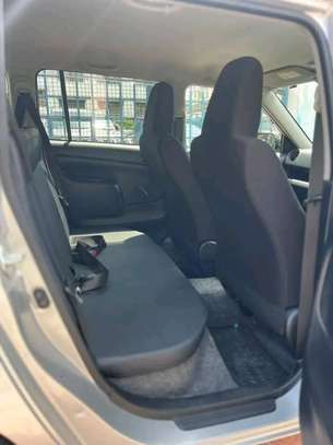 Toyota succeed silver image 4