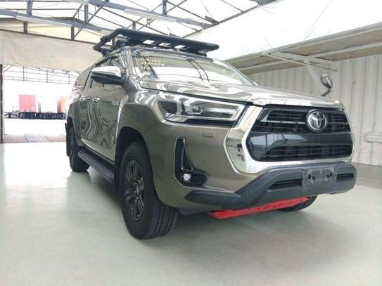 Toyota hilux double cub image 2