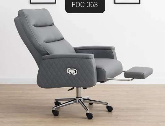 Office Chair: Gray Leatherette Upholstered Office Seat image 2