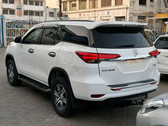 Toyota Fortuner white 4x4 2019 image 10