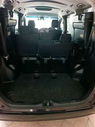 Toyota Noah 8$eater image 5
