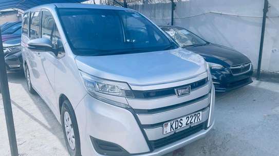 Toyota noah 2017  8 seater normal image 4