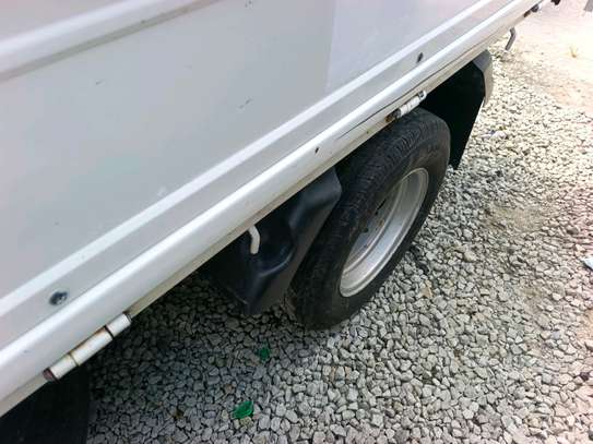 ISUZU elf 3 tones image 3