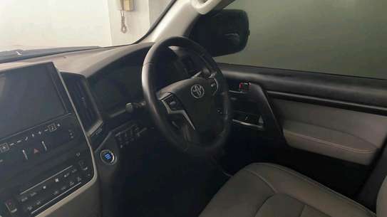TOYOTA LANDCRUISER V8 DIESEL SUNROOF 2018MODEL image 8