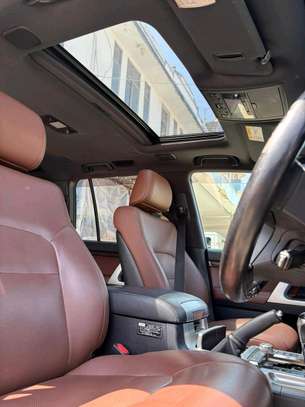 TOYOTA LANDCRUISER V8 ZX 2019MODEL SUNROOF PETROL image 7