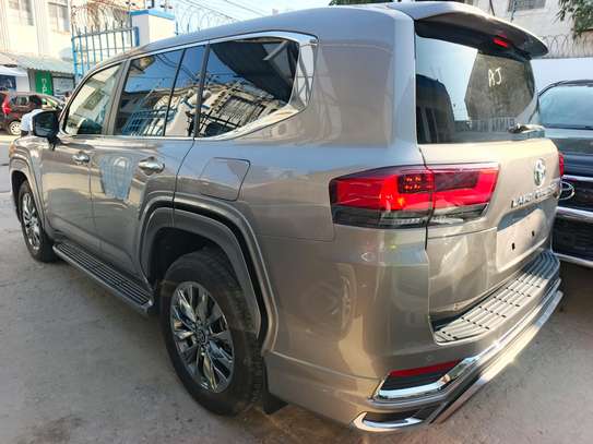 Toyota landcruiser zx 2022 image 2