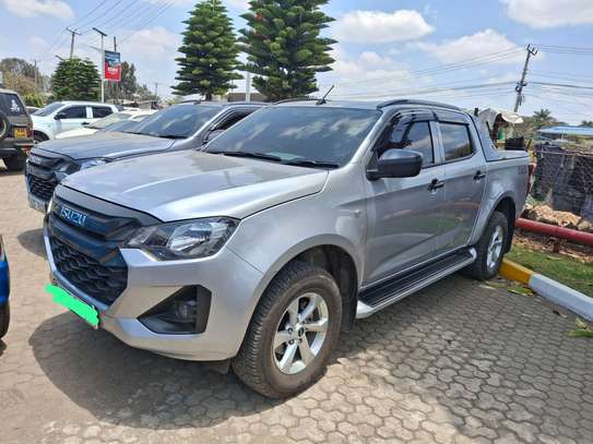 Isuzu Pickup Truck White Double Cab Durable image 3