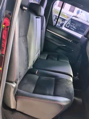 TOYOTA HILLUX GR image 3