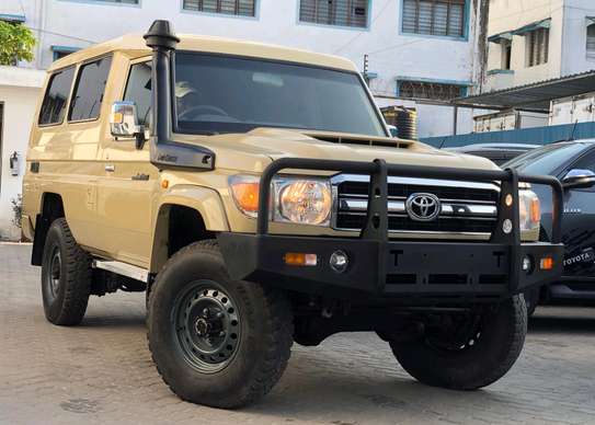 Toyota land Cruiser V8 Hard top 2018 image 3