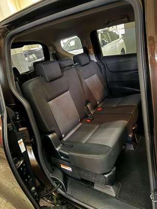 Toyota Sienta hybrid 7seater 2019 image 7