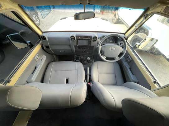 Toyota land Cruiser V8 Hard top 2018 image 7