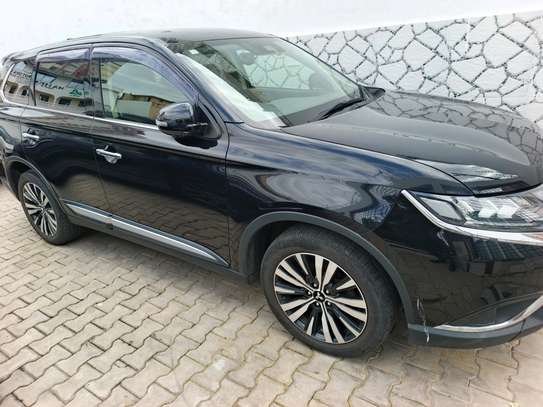 Mitsubishi Outlander image 2