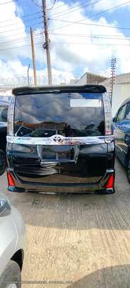Toyota Voxy Black 2018 Si image 11