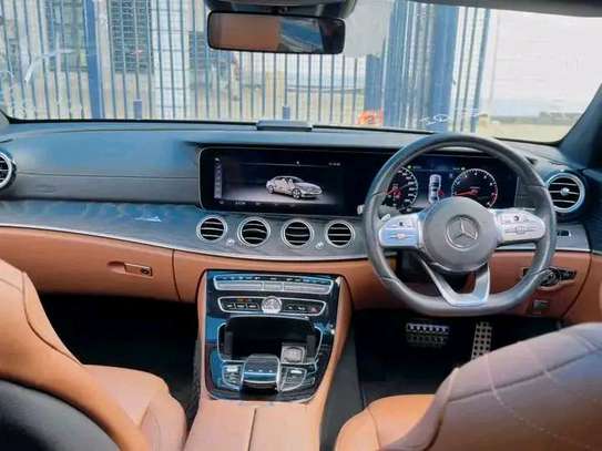 Mercedes Benz E200 image 3