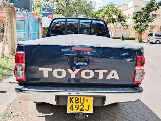 TOYOTA HILUX DOUBLE CAB MANUAL 4WD OPTIONAL 2006 MODEL image 2