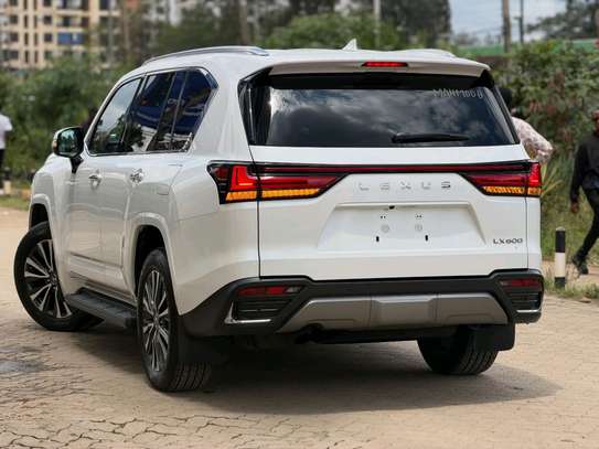 2020 Lexus LX600 image 7