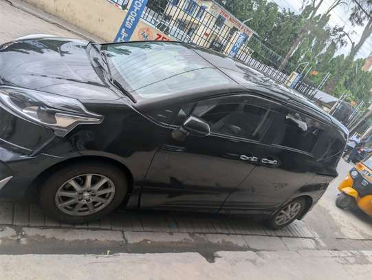 toyota sienta non hybrid image 2