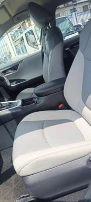 Toyota Rav4 White Hybrid 2018 image 6