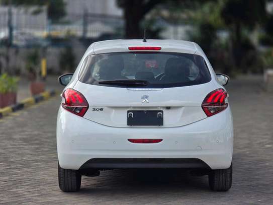 Peugeot 208 image 2