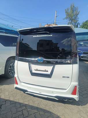 Toyota Noah hybrid WXB 2019 SI image 10
