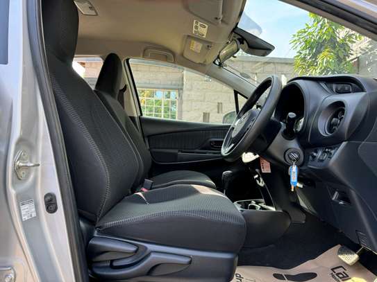 Toyota vitz image 9
